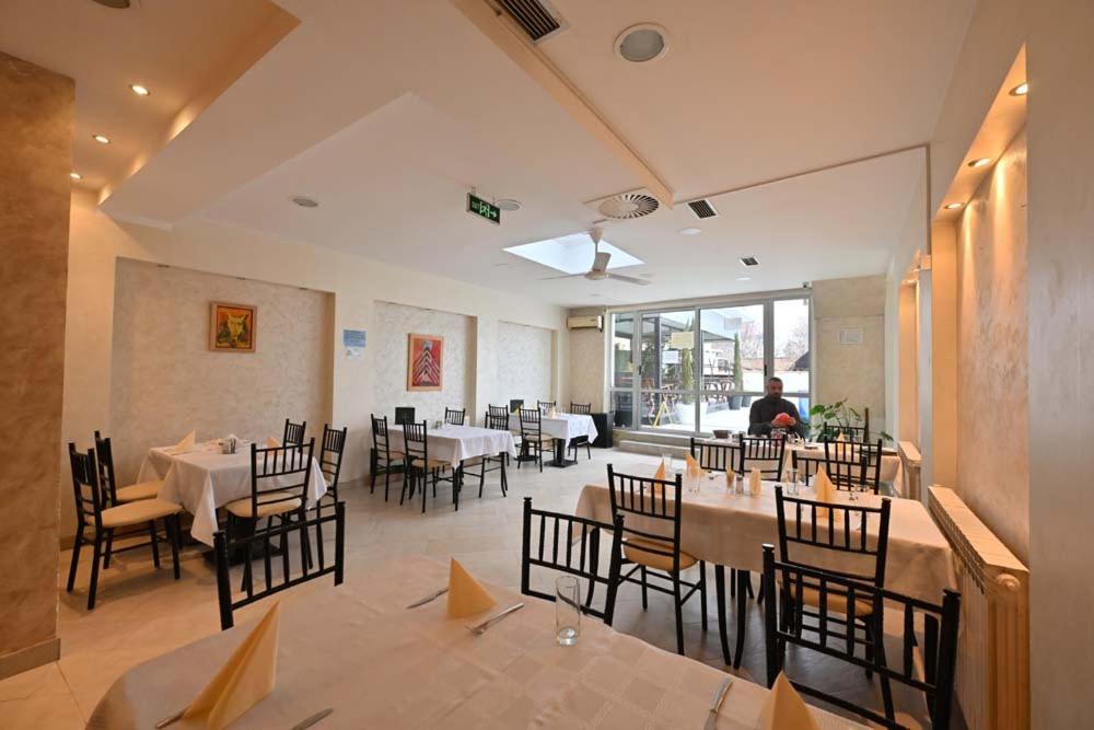 Hotel Tiski Cvet Novi Bečej المظهر الخارجي الصورة